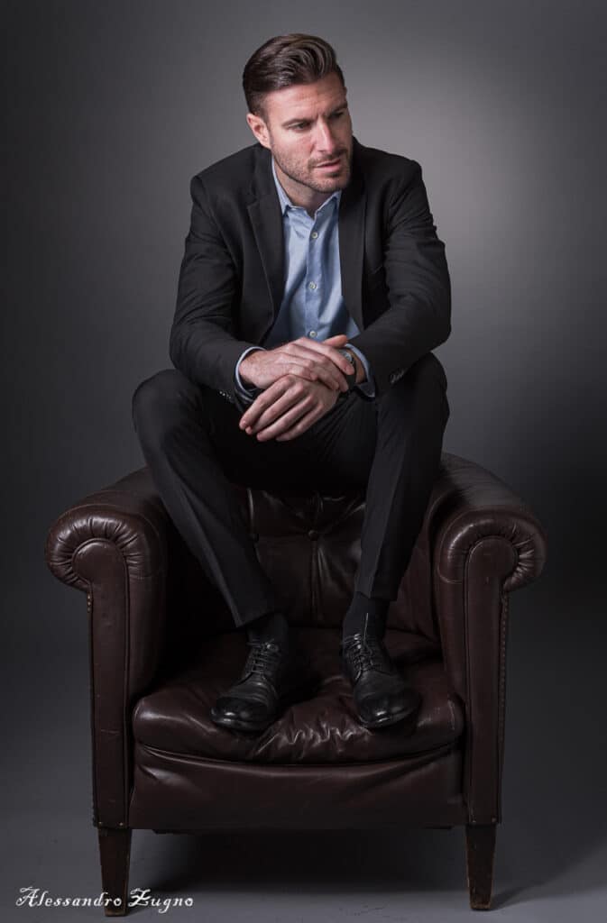 pose fotografiche per uomo seduto