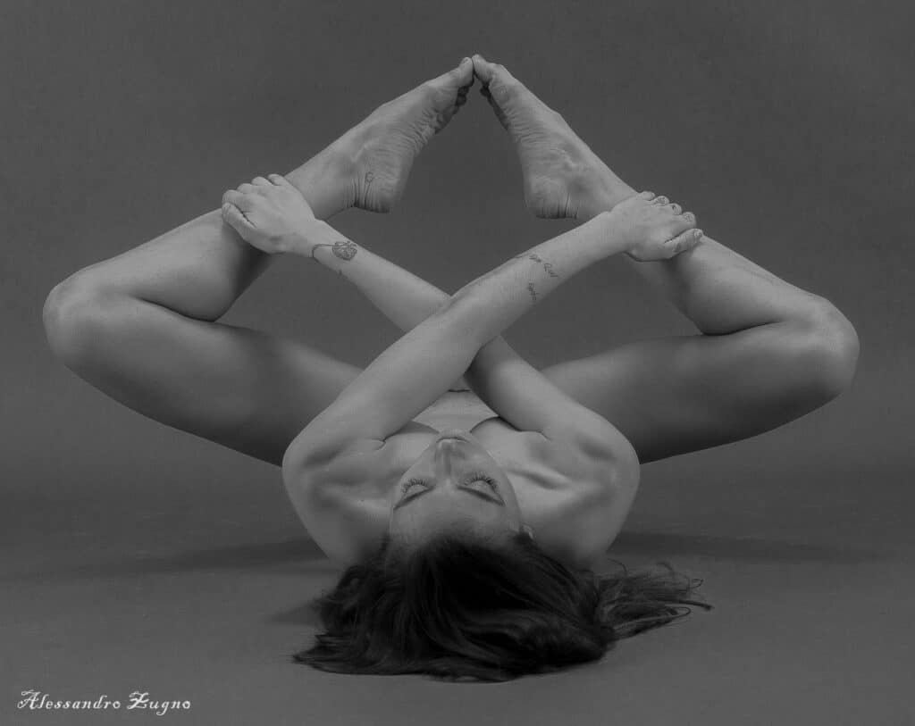 pose fotografiche di nudo artistico figure per fare figure geometriche col corpo
