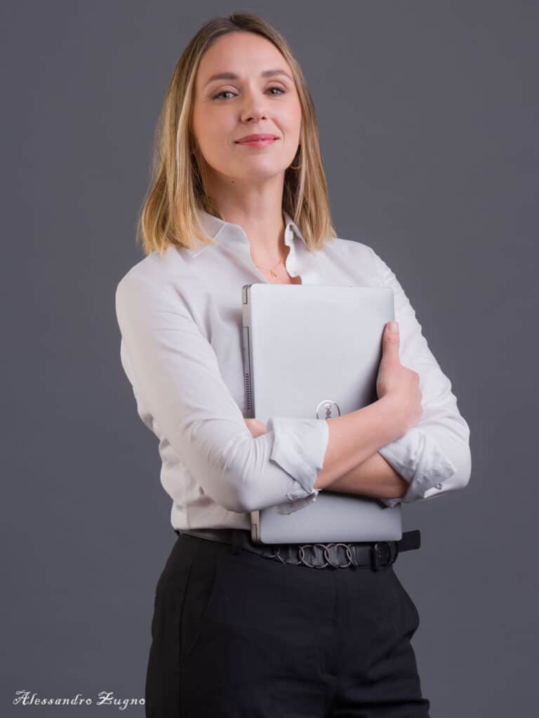 foto business di donna con computer a Padova