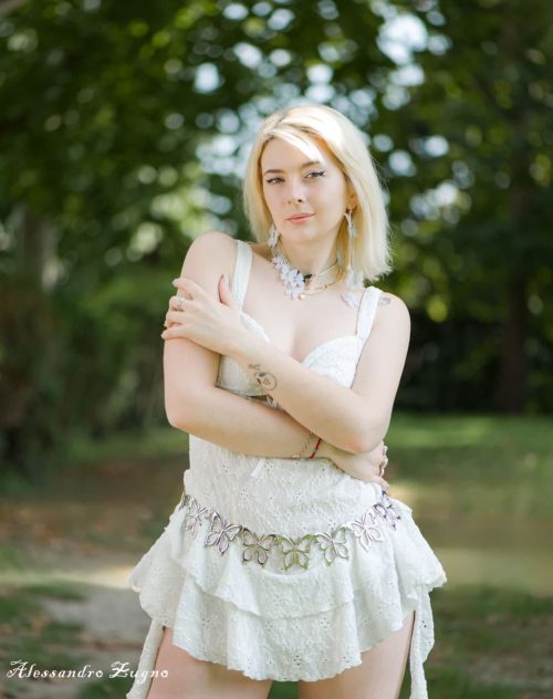 ritratto di ragazza al parco