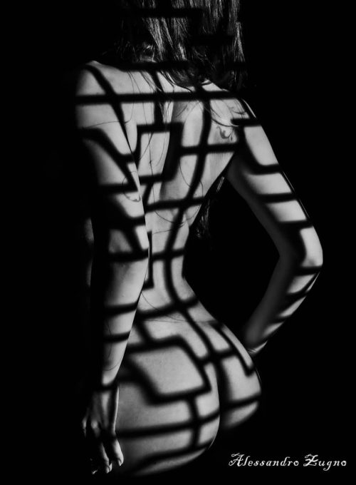 Foto di nudo artistica in bianco e nero